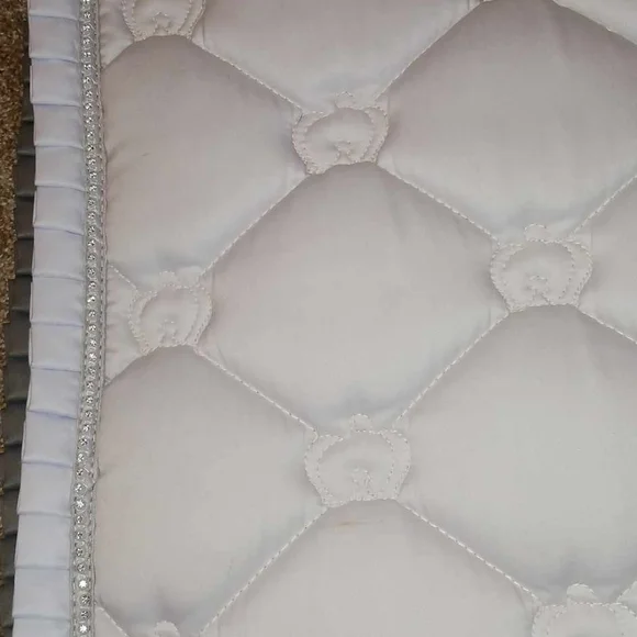 PS of Sweden Monogram White Ruffle full dressage pad - Picture 2 of 5